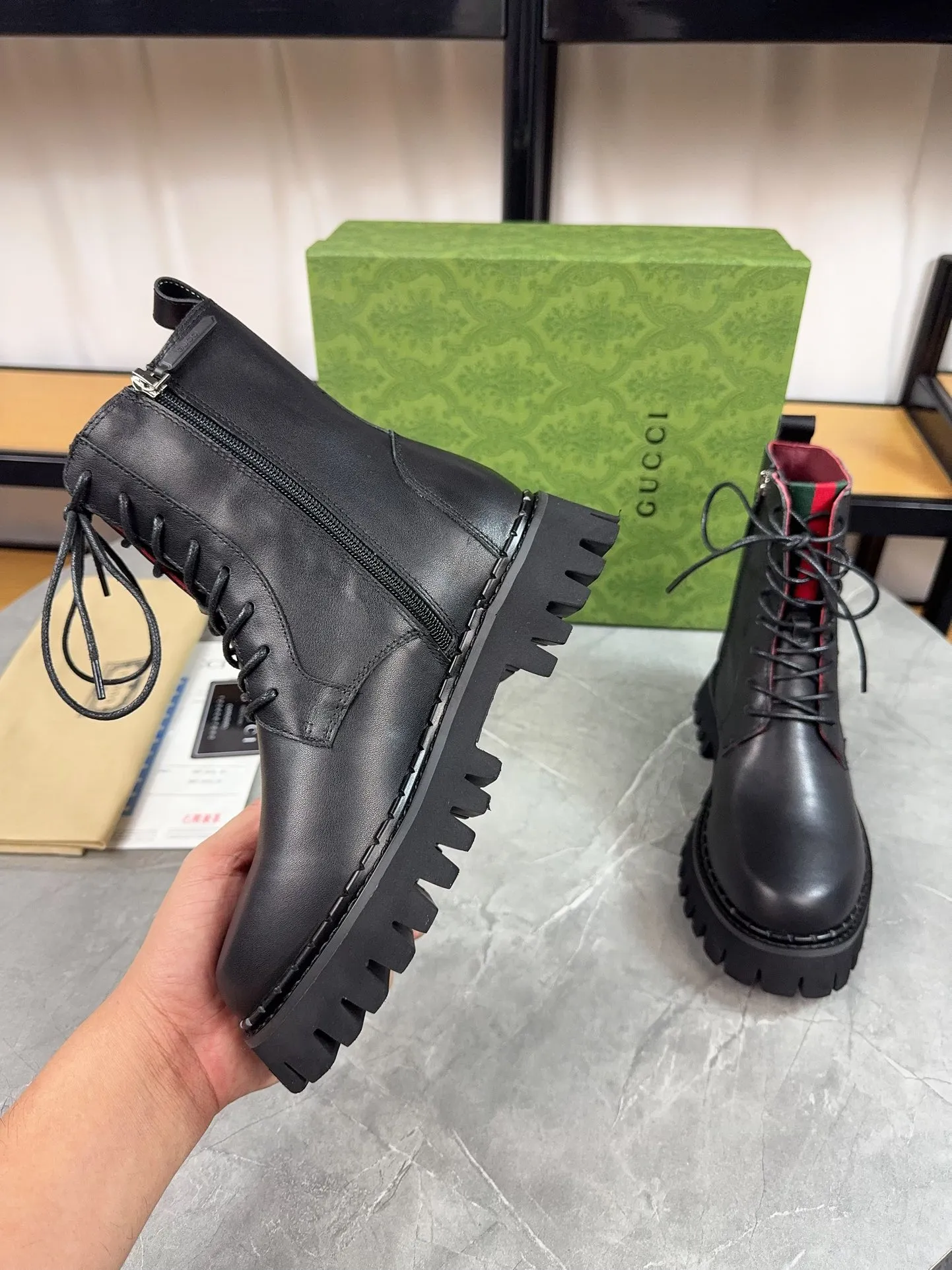 Men's shoes 💰640💰 New model from Gucci, double GG groove thick-soled loafers. The original version is made 1:1. Super beautiful quality, classic model at the counter. ❶Upper: original open-edge beaded cowhide ❷Inner lining: water-dyed cowhide ❸Feet: water-dyed cowhide ❹Outsole: ultra-light original sole ❺Thick sole heightening: 3.5cn ❻Packing: original packaging ❼Number: 35-42 (41 41 customized, non-refundable) Men's model: 38-46 (45, 46 customized, non-returnable)
